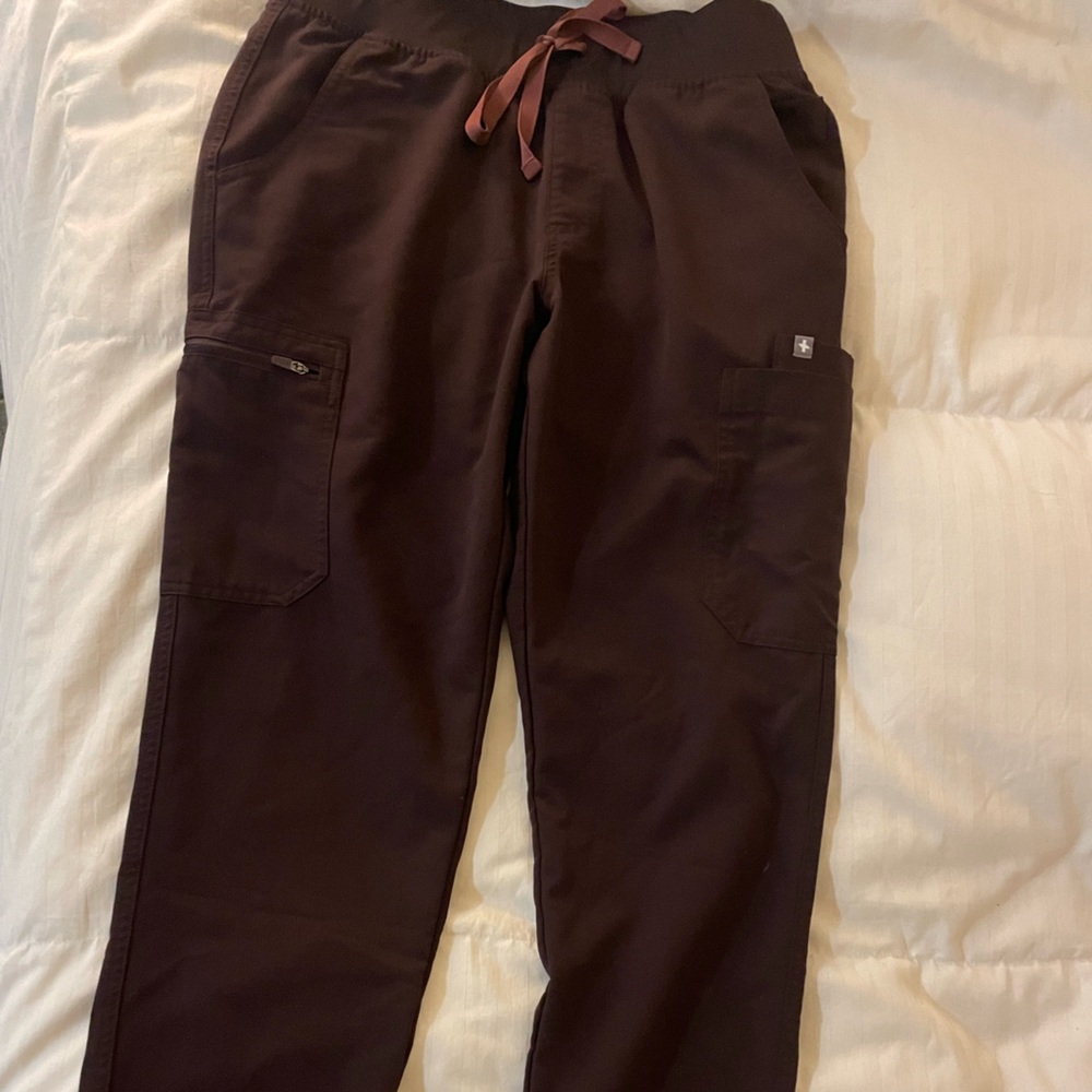 Espresso Yola Skinny Scrub Pants 2.0. Size medium. Like new.